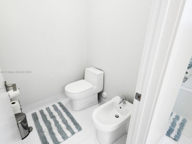 Home for sale at 10310 NW 68th St - photo 5256438