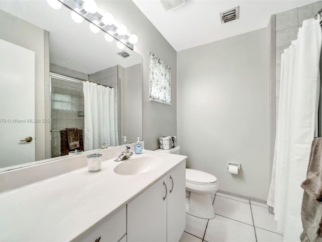 Home for sale at 5000 SW 88th Ter - photo 5274046