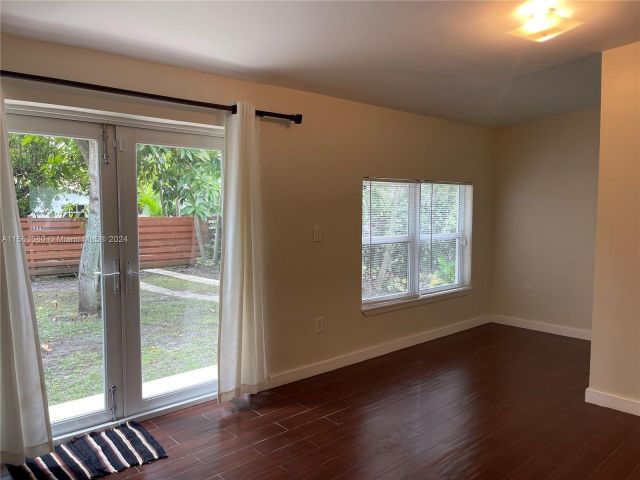 Home for rent at 552 NE 74th St - photo 5262752