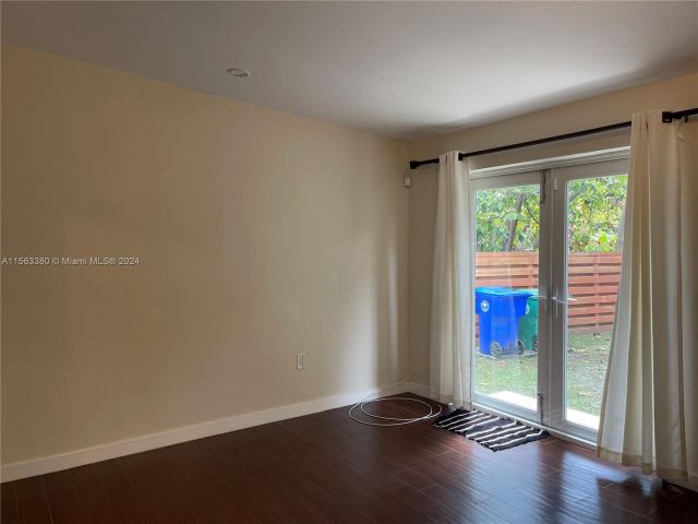 Home for rent at 552 NE 74th St - photo 5262753