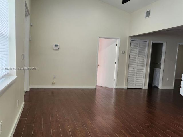 Home for rent at 552 NE 74th St - photo 5262758