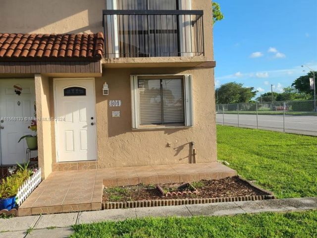 Home for rent at 1907 SW 107th Ave 801 - photo 5265884