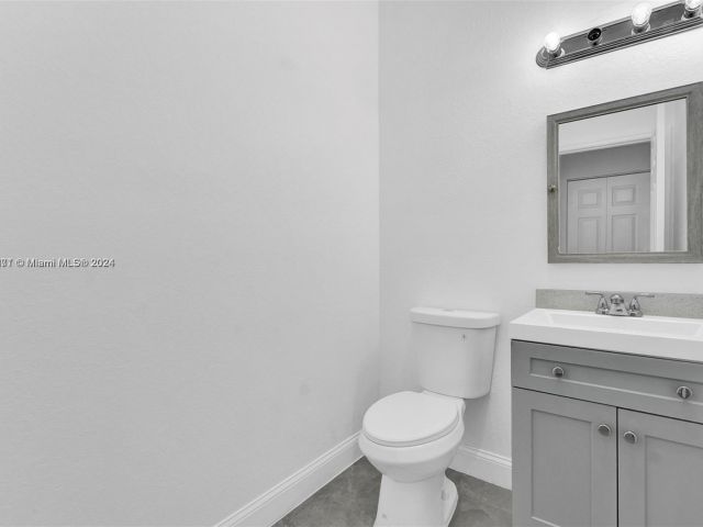 Home for rent at 108 NW 1st Ave 1-2 - photo 5265682