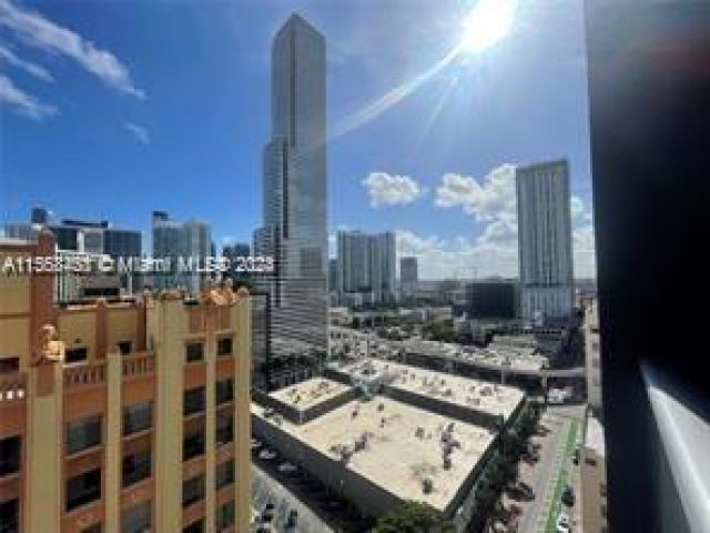 1-bedroom condo for sale in Miami - 151 SE 1st St 1505 - MondialRealty