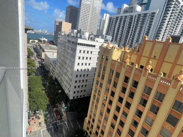1-bedroom condo for sale in Miami - 151 SE 1st St 1505 - MondialRealty