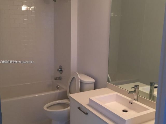 1-bedroom condo for sale in Miami - 151 SE 1st St 1505 - MondialRealty