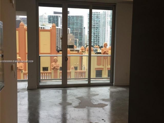 1-bedroom condo for sale in Miami - 151 SE 1st St 1505 - MondialRealty