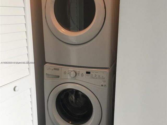 1-bedroom condo for sale in Miami - 151 SE 1st St 1505 - MondialRealty