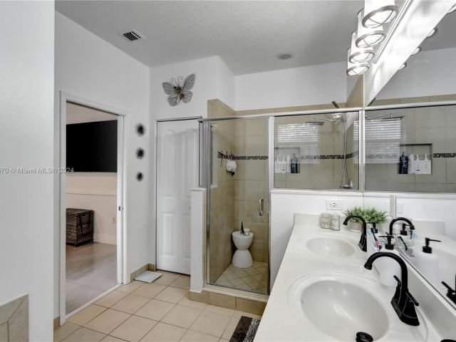 Home for sale at 1650 NW 21st St - photo 5266516
