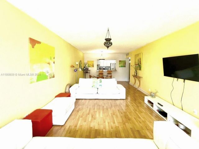 Apartment for rent  Unit #1010 - photo 5268382