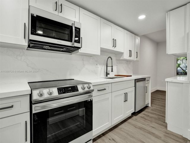 Home for sale at 2421 NW 11th St 20B - photo 5269324