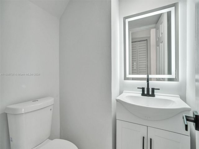 Home for sale at 2421 NW 11th St 20B - photo 5269331