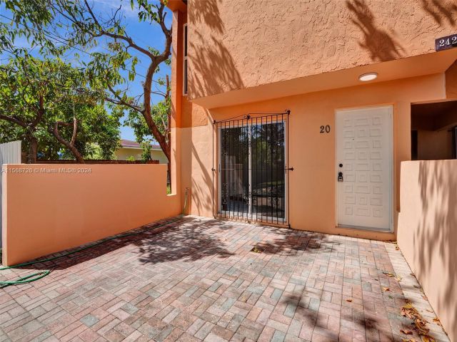 Home for sale at 2421 NW 11th St 20B - photo 5269335