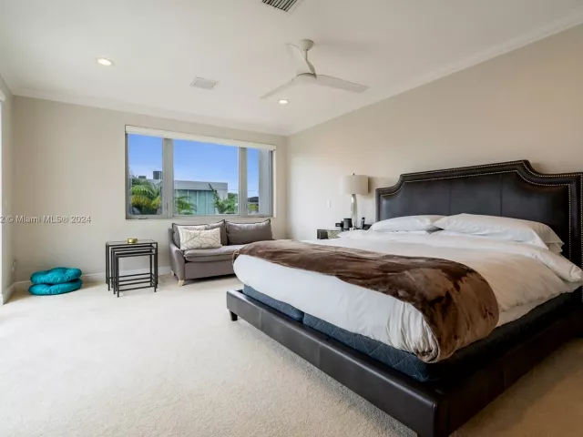 4-bedroom home for rent in Fort Lauderdale - 1412 SE 2nd St - MondialRealty