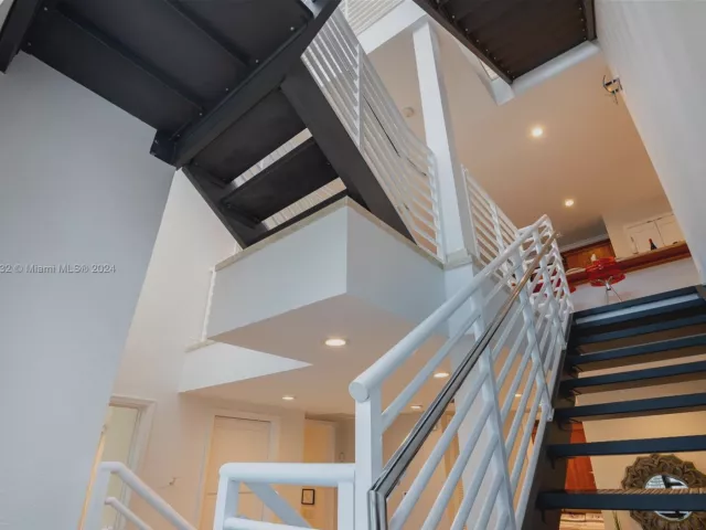 4-bedroom home for rent in Fort Lauderdale - 1412 SE 2nd St - MondialRealty