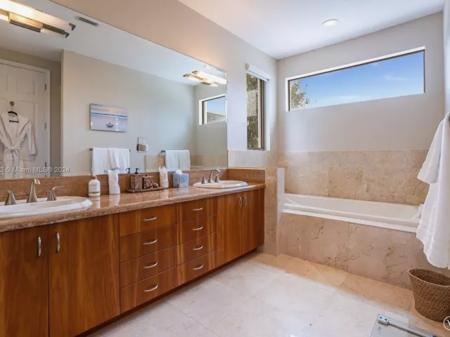 4-bedroom home for rent in Fort Lauderdale - 1412 SE 2nd St - MondialRealty