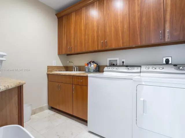 4-bedroom home for rent in Fort Lauderdale - 1412 SE 2nd St - MondialRealty