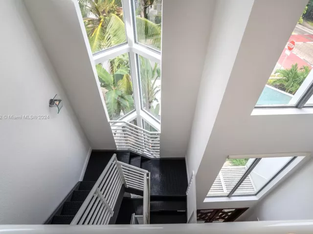 4-bedroom home for rent in Fort Lauderdale - 1412 SE 2nd St - MondialRealty