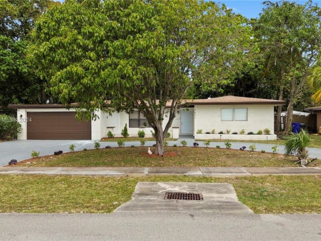 Home for sale at 3821 SW 10th St - photo 5268256