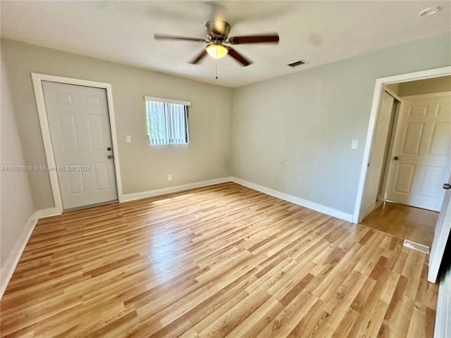 Home for rent at 327 W 28th St main - photo 5269158