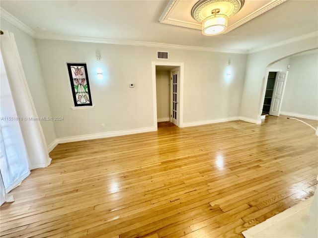 Home for rent at 327 W 28th St main - photo 5269175