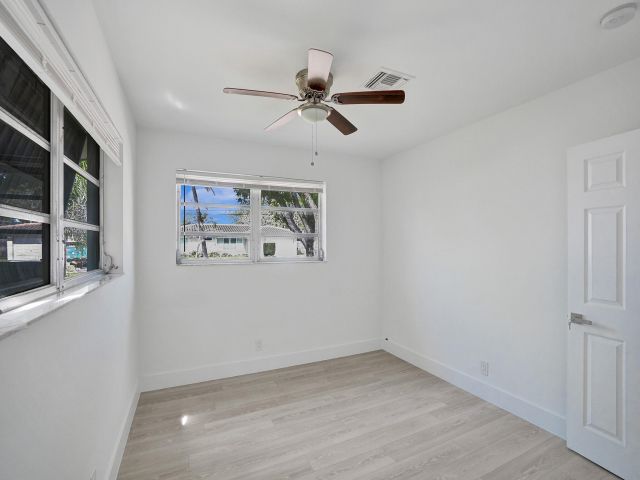 Home for rent at 898 SW 10th Avenue - photo 5301805