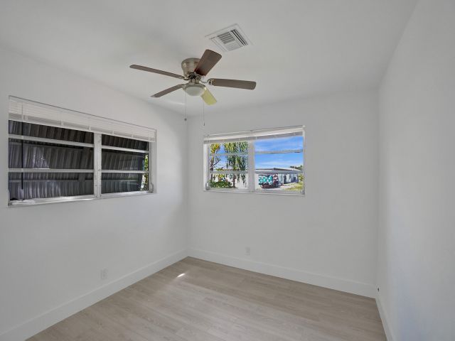 Home for rent at 898 SW 10th Avenue - photo 5301808