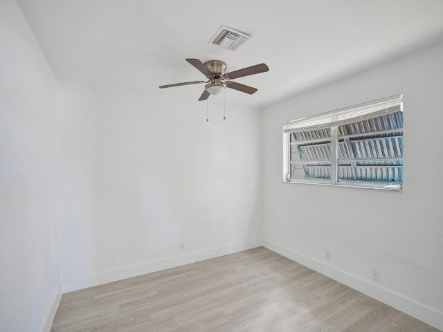 Home for rent at 898 SW 10th Avenue - photo 5301812