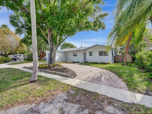 Home for rent at 898 SW 10th Avenue - photo 5301824