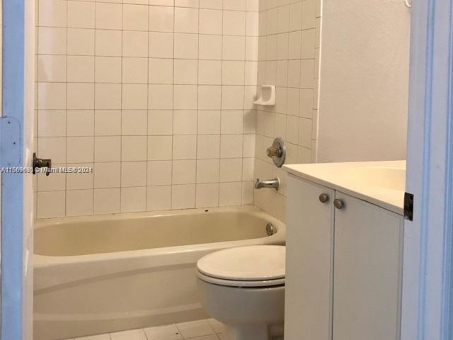 Home for rent at 8527 NW 108th Ave 4-41 - photo 5271684