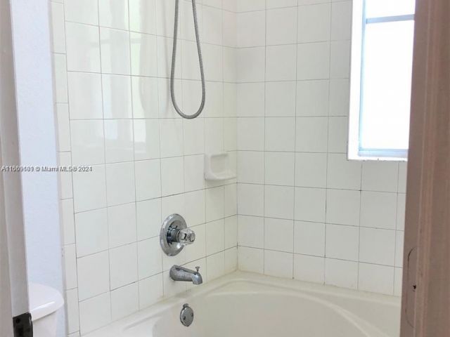 Home for rent at 8527 NW 108th Ave 4-41 - photo 5271686