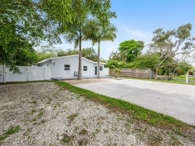 Home for sale at 1665 SW 28th Ter - photo 5273337