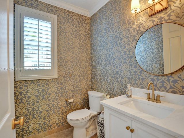 Home for sale at 3909 NE 21st Ave 1 - photo 5311610