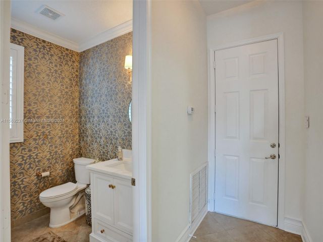 Home for sale at 3909 NE 21st Ave 1 - photo 5311611