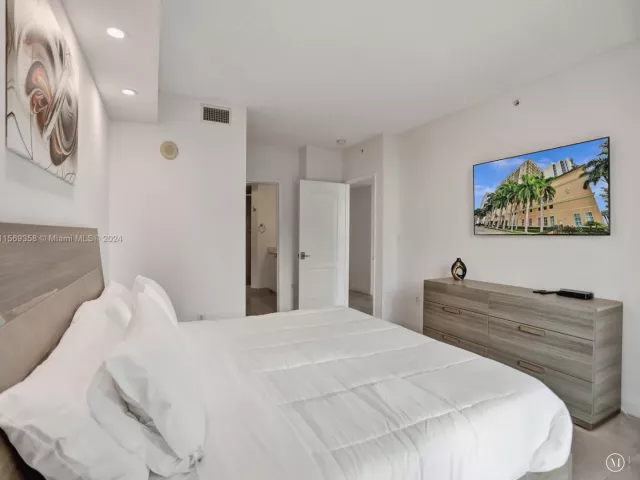 Apartment for rent  Unit #1101 - photo 5276300