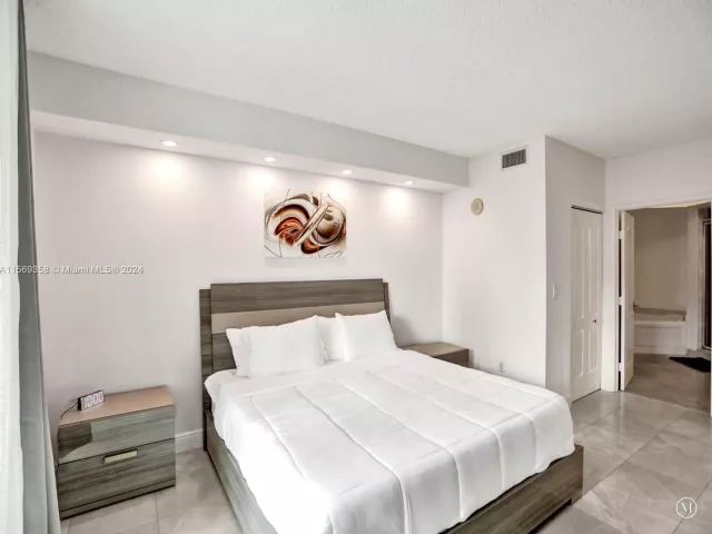 Apartment for rent  Unit #1101 - photo 5276301