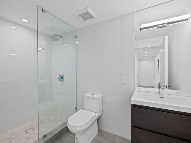 Home for rent at 700 NE 14th Ave 209 - photo 5277012