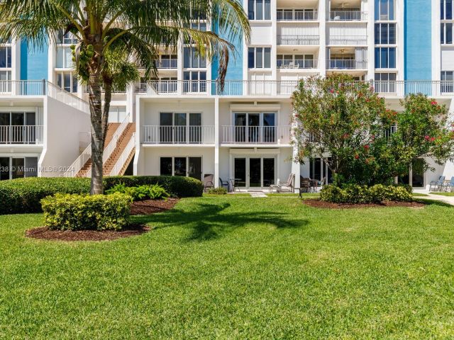 Home for rent at 881 Ocean Dr TH18 - photo 5276895