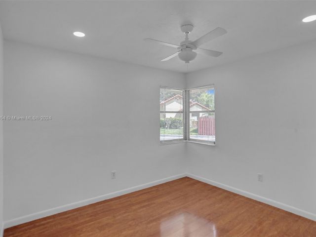 Home for rent at 800 SW 113th Ter - photo 5378447