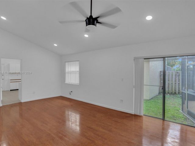 Home for rent at 800 SW 113th Ter - photo 5378454