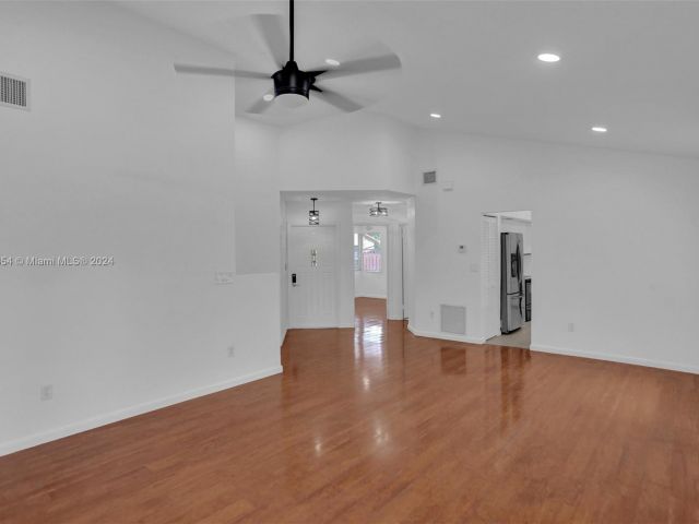 Home for rent at 800 SW 113th Ter - photo 5378455