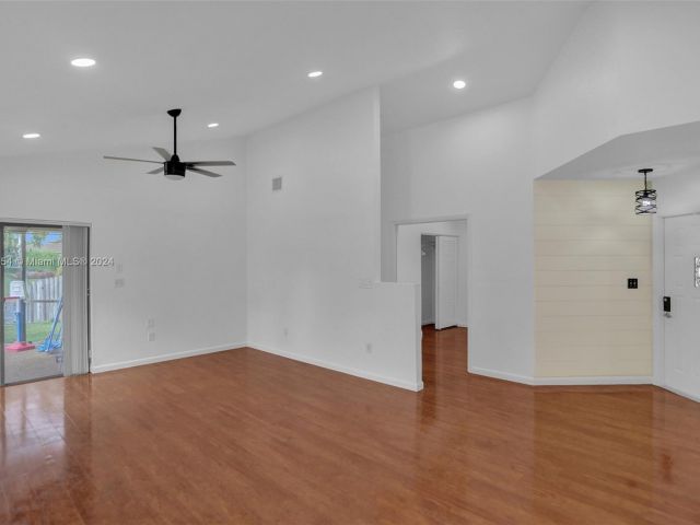 Home for rent at 800 SW 113th Ter - photo 5378456