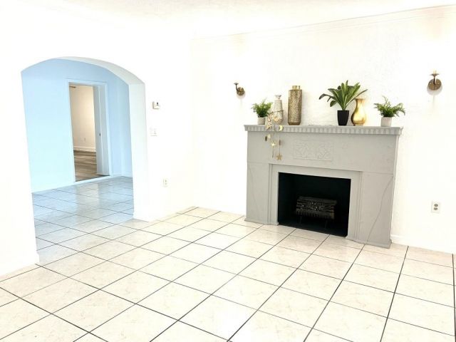 Home for rent at 3711 SW 1st Ave - photo 5306487