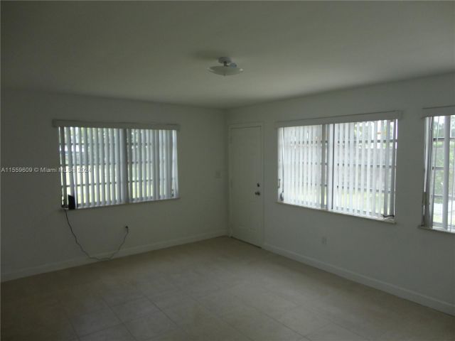 Home for rent at 7420 SW 39th Ter - photo 5359874