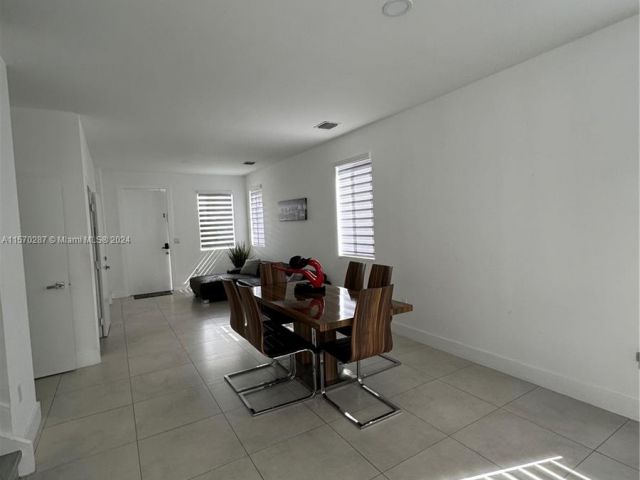 Home for sale at 10232 NW 71st Ter . - photo 5283094