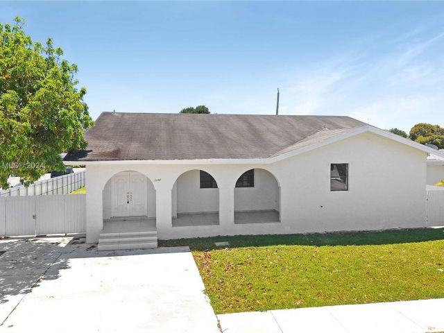 Home for sale at 7102 SW 13th St - photo 5282627
