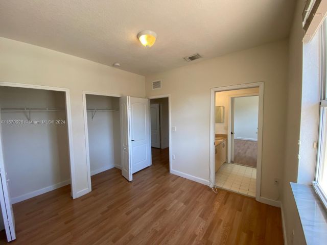Home for rent at 11221 NW 75th Ter 11221 - photo 5280939