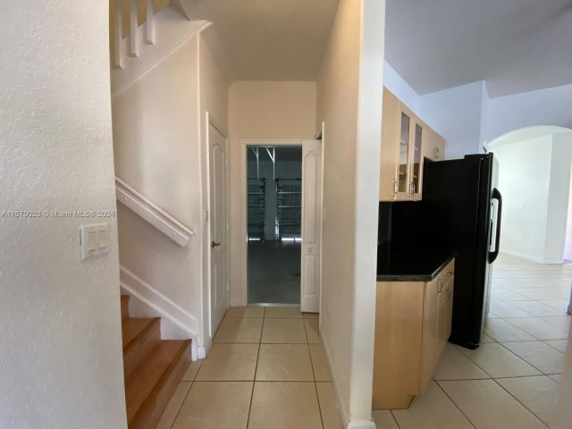 Home for rent at 11221 NW 75th Ter 11221 - photo 5280945