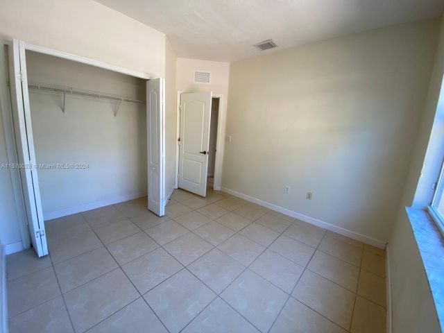 Home for rent at 11221 NW 75th Ter 11221 - photo 5280947