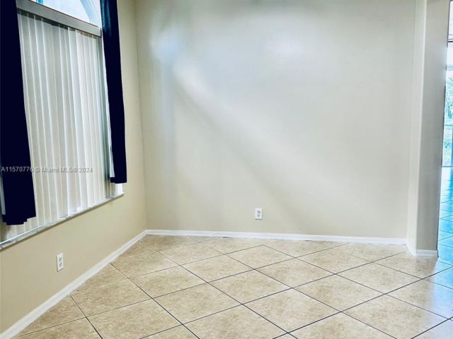 Home for rent at 3750 SW 51st St 3750 - photo 5281388